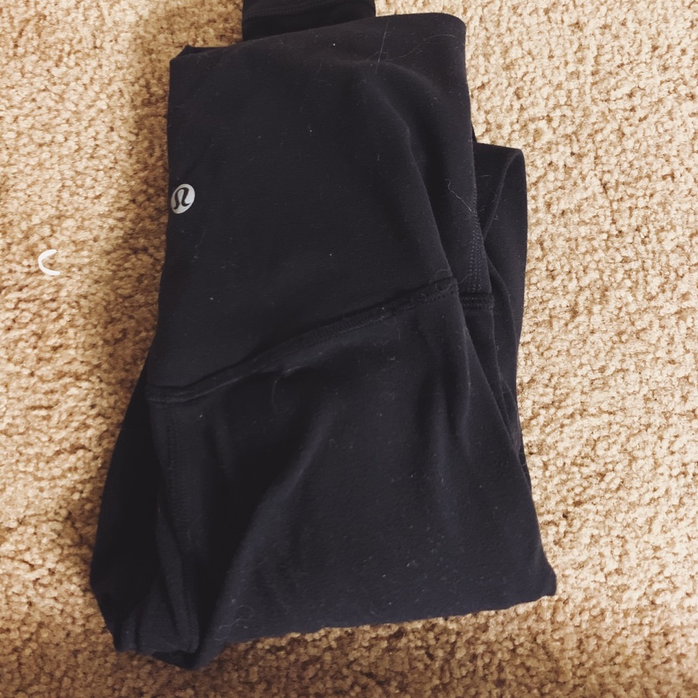 BLACK LULULEMON LEGGINGS